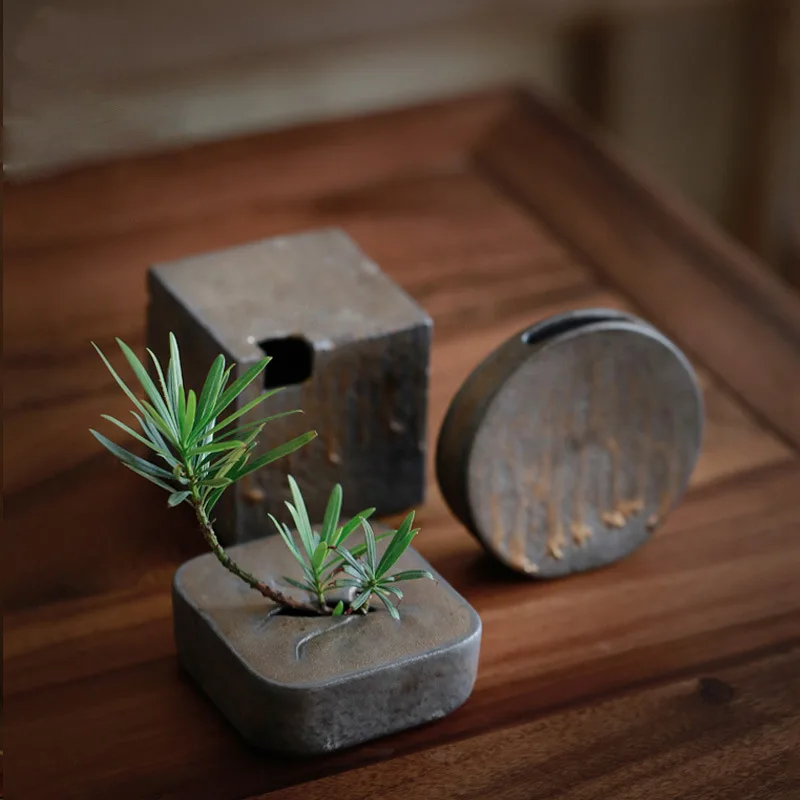 Koreanischer Stil, abstrakte I – Ikebana Vase Kenzan Bewertung und Preis