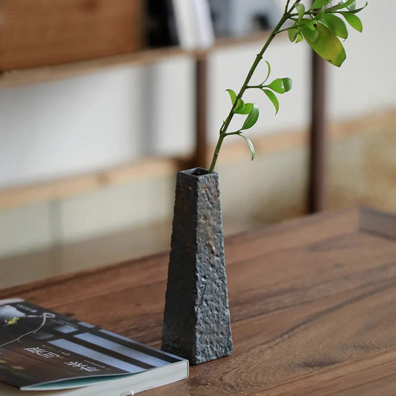 Koreanischer Stil, abstrakte I – Ikebana Vase Kenzan Bewertung und Preis